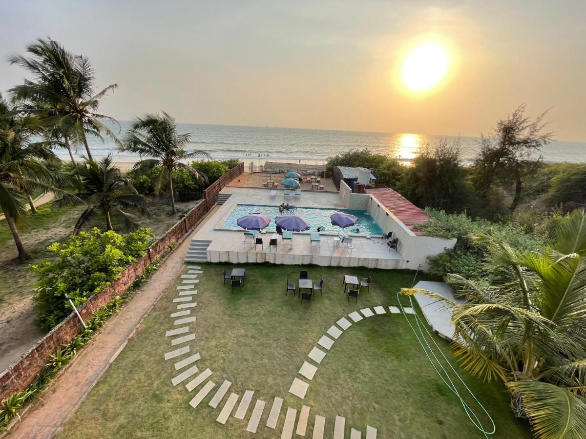 Kay'S By The Sea Hotel Ajgaon Exterior photo