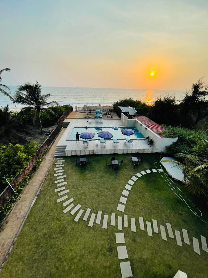Kay'S By The Sea Hotel Ajgaon Exterior photo